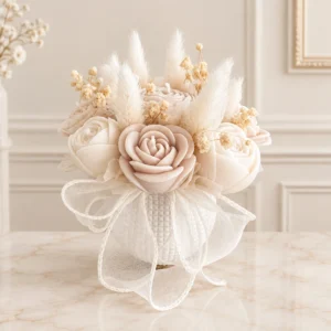 Bouquet de bougies en forme de roses crème et beige avec fleurs séchées