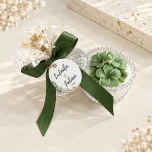 Cadeau invité mariage avec bougie florale personnalisée